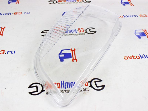 Стекло левой фары нового образца на ВАЗ 2123 Шевроле Нива