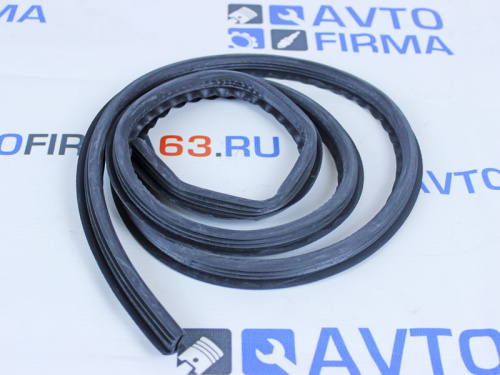 Уплотнитель между панелью и лобовым стеклом на ВАЗ 2121 Лада Нива