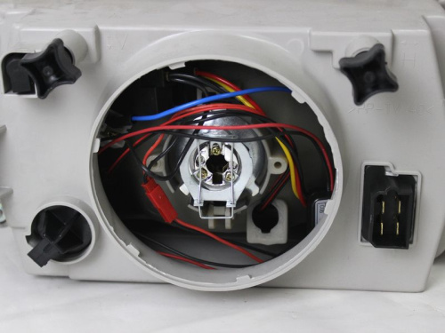 Фары с БИ-Линзой и квадратными ангельскими глазками на ВАЗ 2113-2115