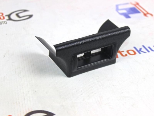 Гнездо-вставка в тоннель пола под дополнительные кнопки Лада Гранта