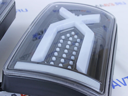 Фонари диодные X-style на Лада Нива 4x4, белые с поворотниками в стиле Лексус
