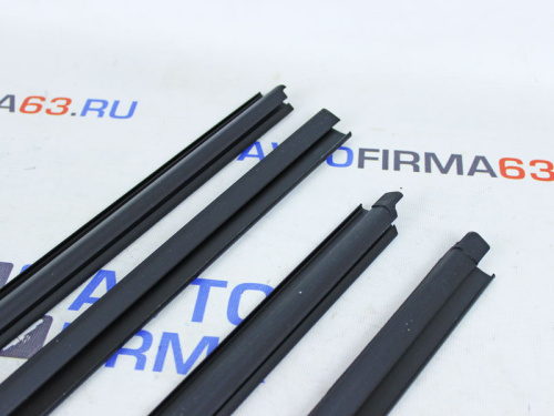 Внешние уплотнители опускных стекол нового образца с двойной лапкой на Шевроле Нива, Лада Нива