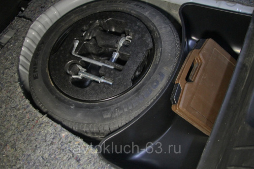 Органайзер нижний в нишу запасного колеса Лада Веста Седан