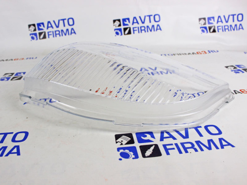Стекло правой фары нового образца на ВАЗ 2123 Шевроле Нива