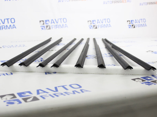 Комплект уплотнителей стекол двери /бархотки/ с литыми наконечниками для а/м 2105-2107 Комплект уплотнителей стекол двери /бархотки/ с литыми наконечниками для а/м 2105-2107