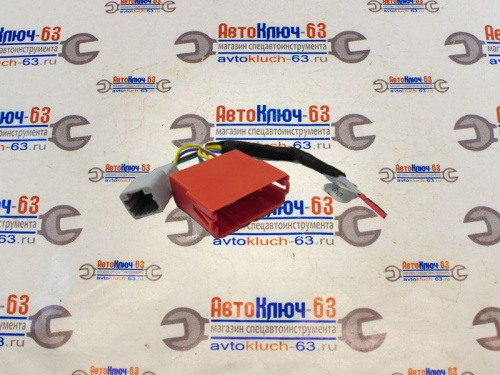 Адаптер кнопок на руле для магнитол со встроенным рулевым интерфейсом на Лада Веста