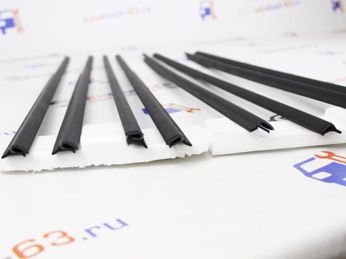 Комплект уплотнителей стекол двери /бархотка/ с загнутыми концами для а/м 2105-2107 Комплект уплотнителей стекол двери /бархотка/ с загнутыми концами для а/м 2105-2107