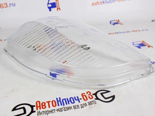 Стекло левой фары нового образца на ВАЗ 2123 Шевроле Нива