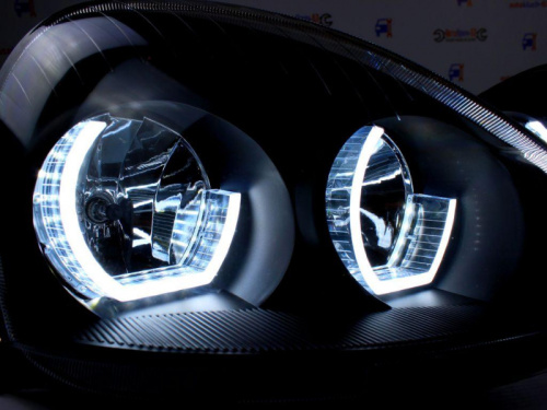 Тюнинг фары в стиле Mersedes Benz c ангельскими глазками и черной маской на ВАЗ 2170 Лада Приора