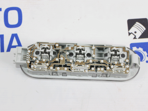 Передний плафон освещения Лада Ларгус Люкс