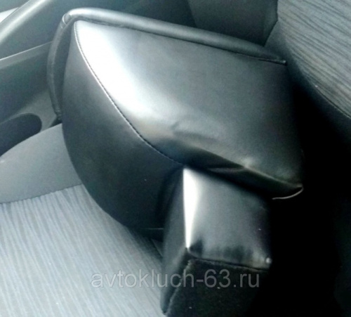 Подлокотник Hyundai Solaris мягкий черный Azard