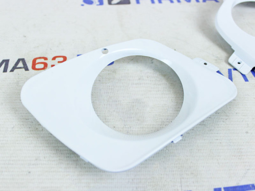 Рамки противотуманных фар в цвет на Лада Калина