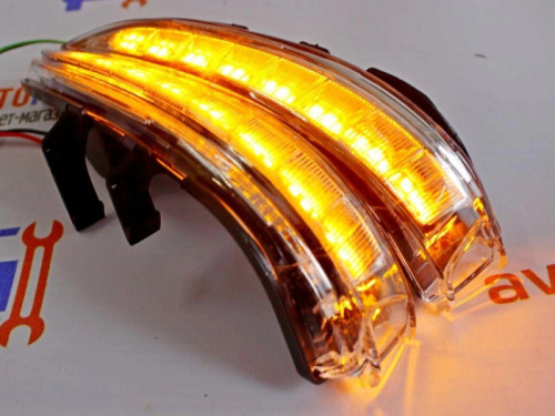 Бегающие повторители поворота в боковые зеркала Лада Веста ВАЗ 2180 в стиле Лексус темный хром в интернет-магазине avtofirma63.ru 