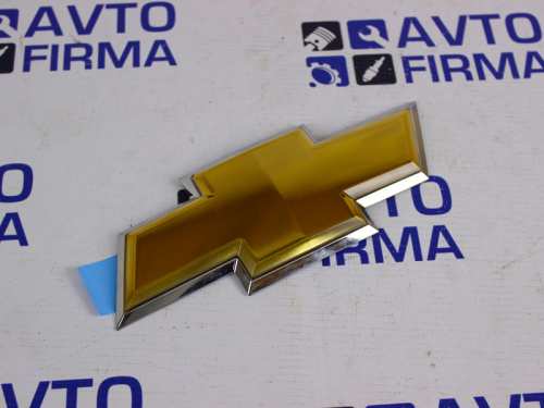 Заводской знак нового образца на решетку радиатора Шевроле Нива в интернет-магазине avtofirma63.ru 