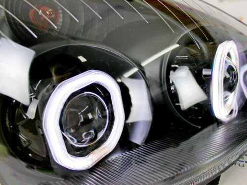 Тюнинг фары Приора с двумя Би линзами ангельскими глазками черной маской