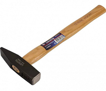Молоток с ручкой из дерева Гикори 800 грамм Licota