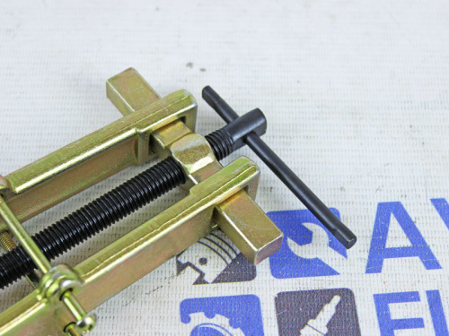 Cъемник 2-х лапый раздвижной со стяжкой 200 мм Техмаш в интернет-магазине avtofirma63.ru 