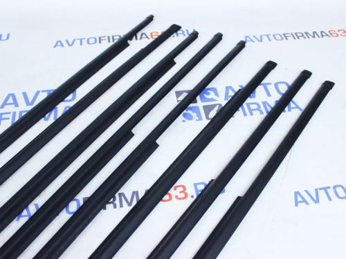 Уплотнитель стекла двери (бархотки) нижние с наконечниками для а/м 2105-2107 Плаcтэк-Троя Уплотнитель стекла двери (бархотки) нижние с наконечниками для а/м 2105-2107 Плаcтэк-Троя