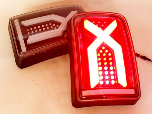 Фонари диодные X-style на Лада Нива 4x4, белые с поворотниками в стиле Лексус