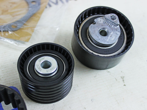 Комплект ремня ГРМ с роликами и помпой для а/м R-90, 16 кл, GATES (KP35671XS) в интернет-магазине avtofirma63.ru 