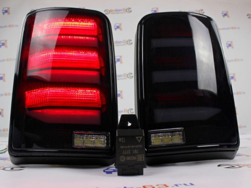 Фонари диодные Лада Нива 4x4 в стиле Range Rover Lines тонированные и лексус поворотниками