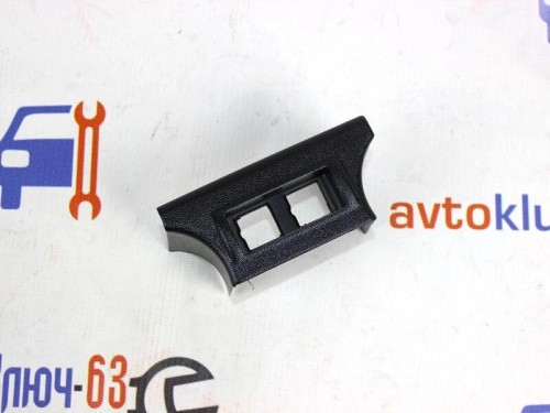 Гнездо-вставка в тоннель пола под дополнительные кнопки Лада Гранта