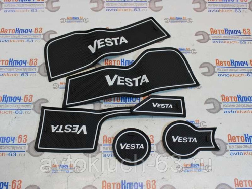 Силиконовые коврики на панель приборов Лада Веста