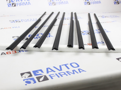 Комплект уплотнителей стекол двери /бархотка/ с литыми наконечниками для а/м 2106 Комплект уплотнителей стекол двери /бархотка/ с литыми наконечниками для а/м 2106