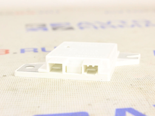 Реле регулятор напряжения 83.3702 (аналог 121.3702) для генератора на ВАЗ 2101.