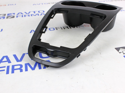 Тоннель пола Лада Веста с глубокими подстаканниками