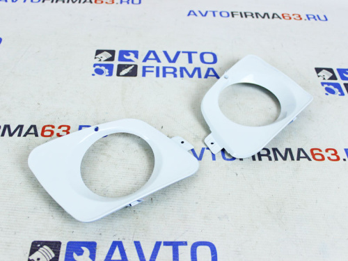 Рамки противотуманных фар в цвет на Лада Калина