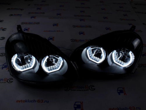 Тюнинг фары в стиле Mersedes Benz c ангельскими глазками и черной маской на ВАЗ 2170 Лада Приора
