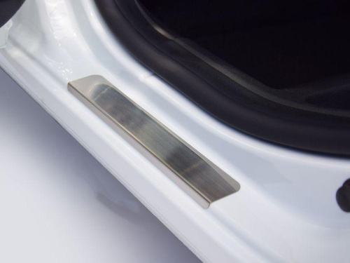 Накладки в проёмы дверей (нержавейка) c надписью Веста в интернет-магазине avtofirma63.ru 