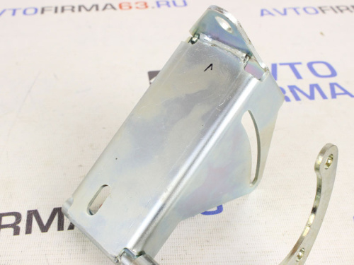 Кронштейн насоса гидроусилителя руля на ВАЗ 21214 инжектор от интернет-магазина avtofirma63.ru 