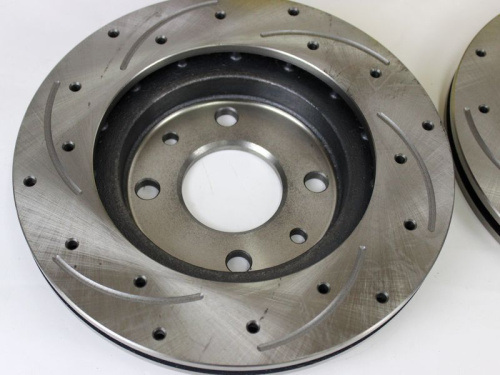 Передние тормозные диски R13, вентилируемые с перфорацией и насечками для а/м 2110-2112, 1117-1119, 2170-2172, 2190-2194, Hofer в интернет-магазине avtofirma63.ru 