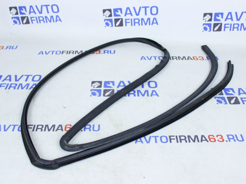Уплотнитель лобового стекла Шевроле Нива
