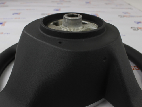 Заводской руль нового образца с муляжом подушки для Лада Гранта FL