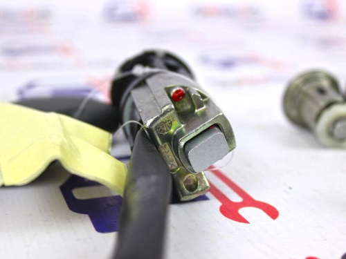 Замок зажигания в комплекте с цилиндрами замка на Лада Ларгус в интернет-магазине avtofirma63.ru 