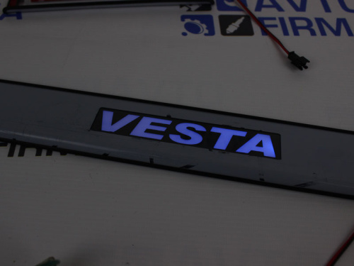 Накладки на пороги Лада Веста с подсветкой в интернет-магазине avtofirma63.ru 