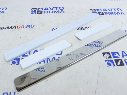 Накладки на внутренние пороги с надписью Vesta из нержавейки на Лада Веста в интернет-магазине avtofirma63.ru 